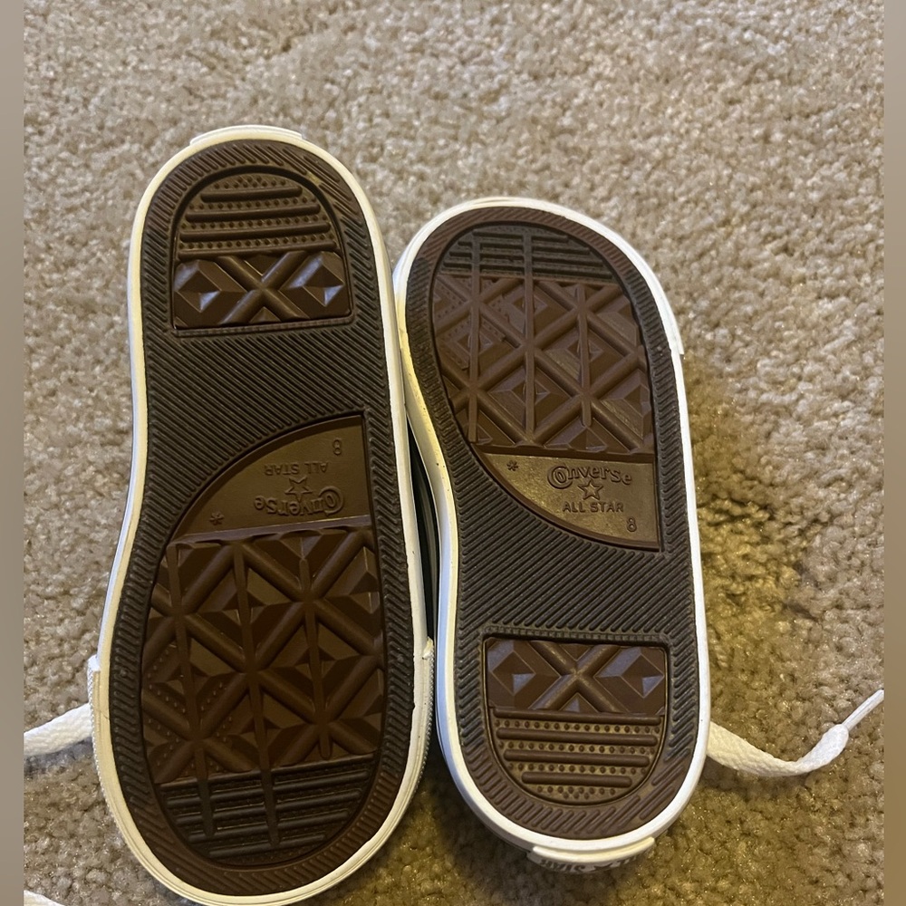 Toddler Converse Sneakers NWOT - Picture 4 of 4